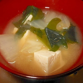 白菜・豆腐・ワカメの味噌汁